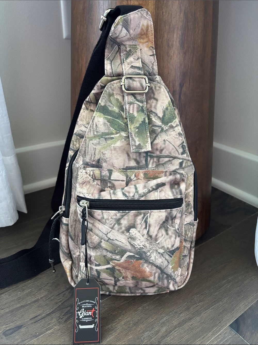 Beautiful Giant Unisex Camo Sling Bag,tactical,4 zipper,remove adjust strap,hunt